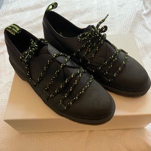 Dr. Martens Estrela Women’s Oxford shoe Size 10